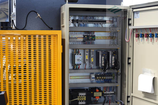 ZDPE10025-ESTUN原廠適配電氣箱總成，抗干擾能力強(qiáng)，電氣運(yùn)行穩(wěn)定.jpg